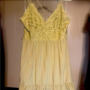 Elegant Lace Trimmed dress in lime